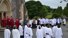 NewDiocesanReadersPrepareToGoIntoTheCathedral_22ndJune2014