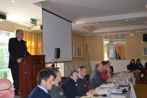 The Very Rev. Dr. Chuck Owens, addressing the Synod.