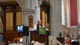 bishopferran_preachingatenthronementservice_kilmore_16thjune2013_1